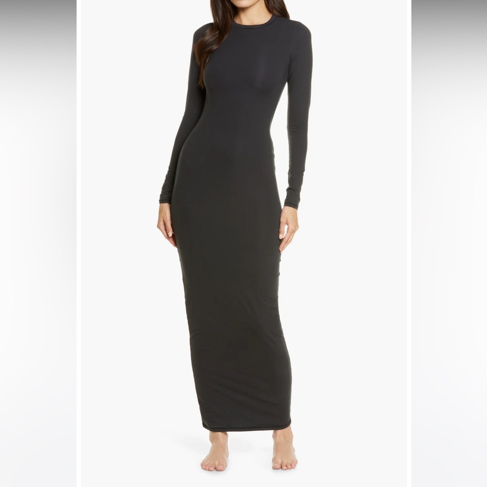 SKIMS LS fits everyone dress
